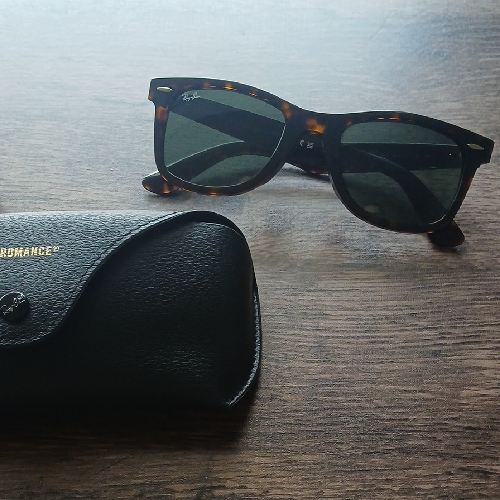 Ray-Ban Wayfarer Green Lens Tortoise Sunglasses (New In Box)